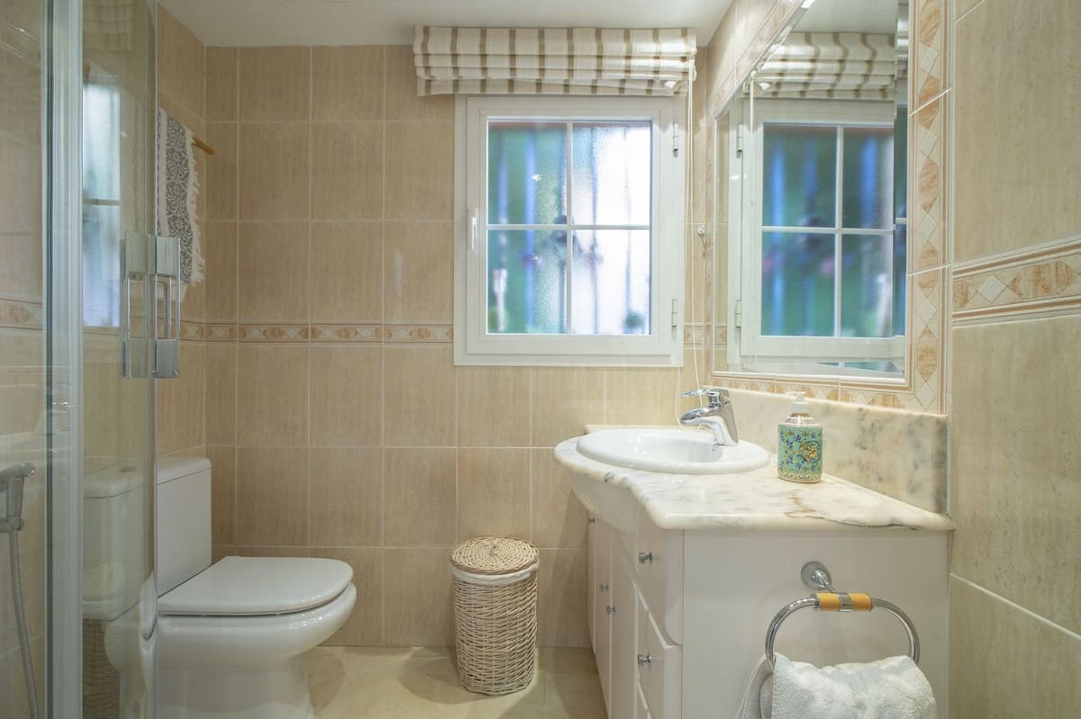 3 bedroom Apartment for sale in Nueva Andalucia with pool garage - € 775,000 (Ref: 9691422)