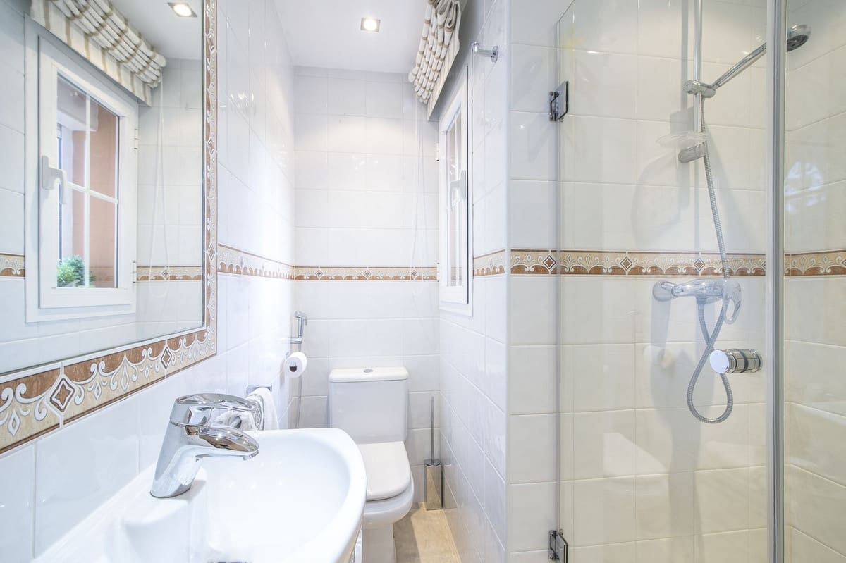 3 bedroom Apartment for sale in Nueva Andalucia with pool garage - € 775,000 (Ref: 9691422)