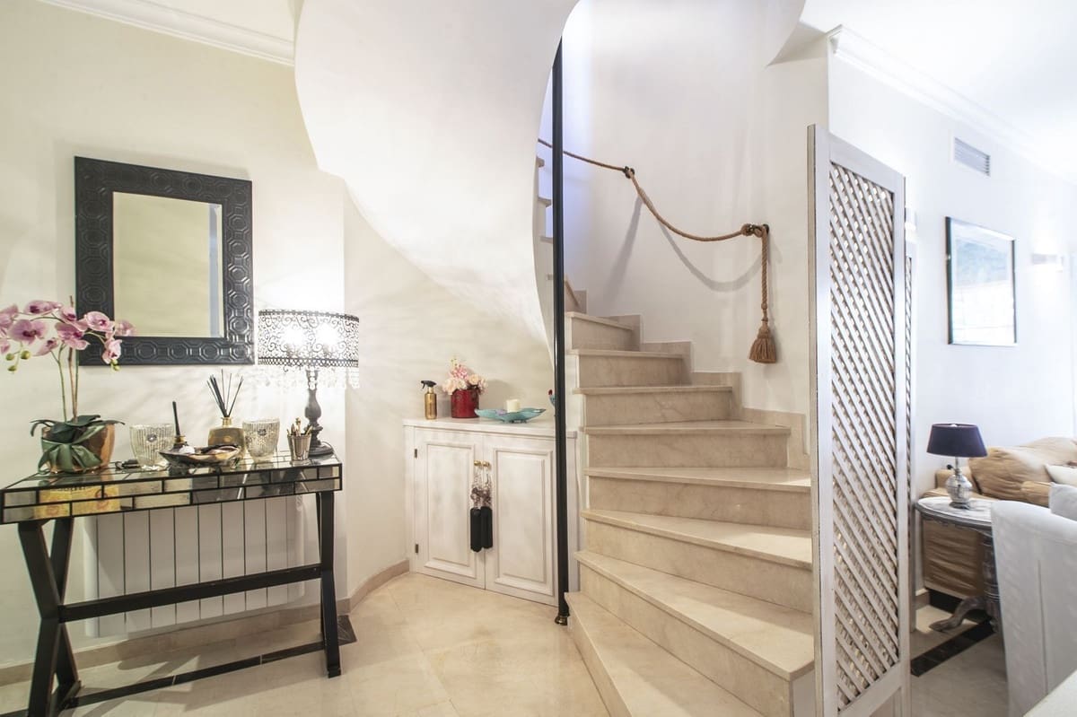 3 bedroom Apartment for sale in Nueva Andalucia with pool garage - € 775,000 (Ref: 9691422)