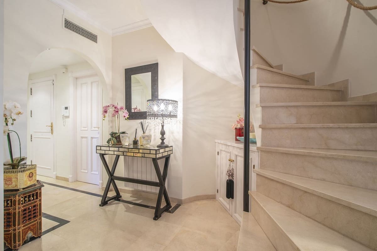 3 bedroom Apartment for sale in Nueva Andalucia with pool garage - € 775,000 (Ref: 9691422)