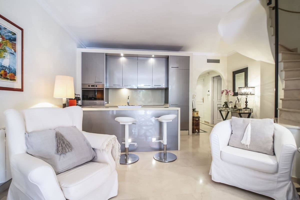 3 bedroom Apartment for sale in Nueva Andalucia with pool garage - € 775,000 (Ref: 9691422)