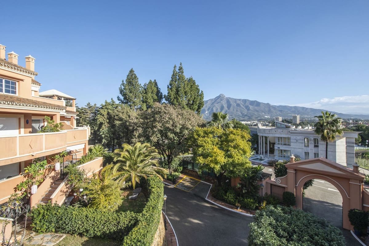 3 bedroom Apartment for sale in Nueva Andalucia with pool garage - € 775,000 (Ref: 9691422)