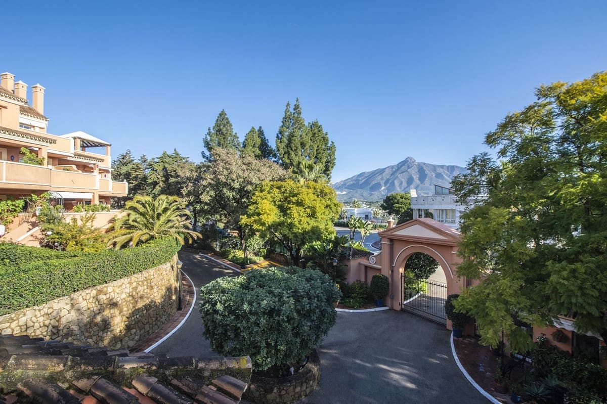 3 bedroom Apartment for sale in Nueva Andalucia with pool garage - € 775,000 (Ref: 9691422)