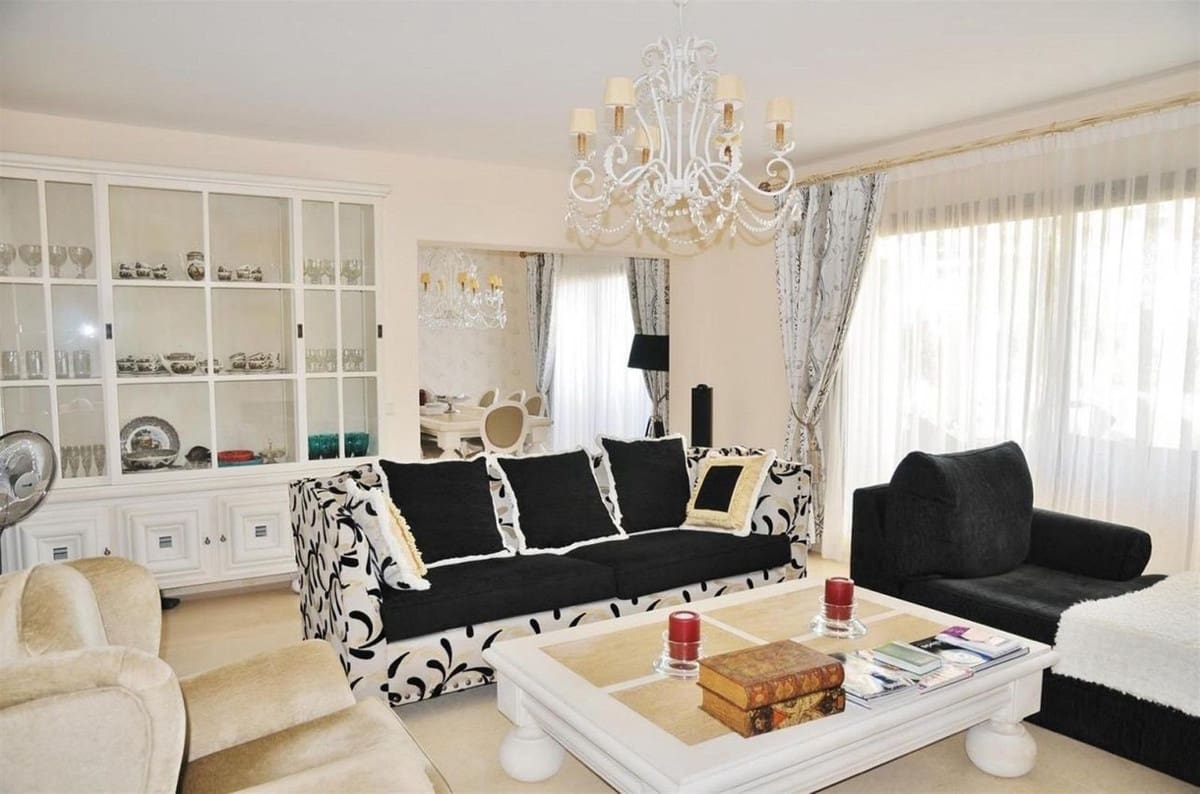 Ático de 4 habitaciones en Benahavís en venta con piscina - 1.790.000 € (Ref: 9691428)