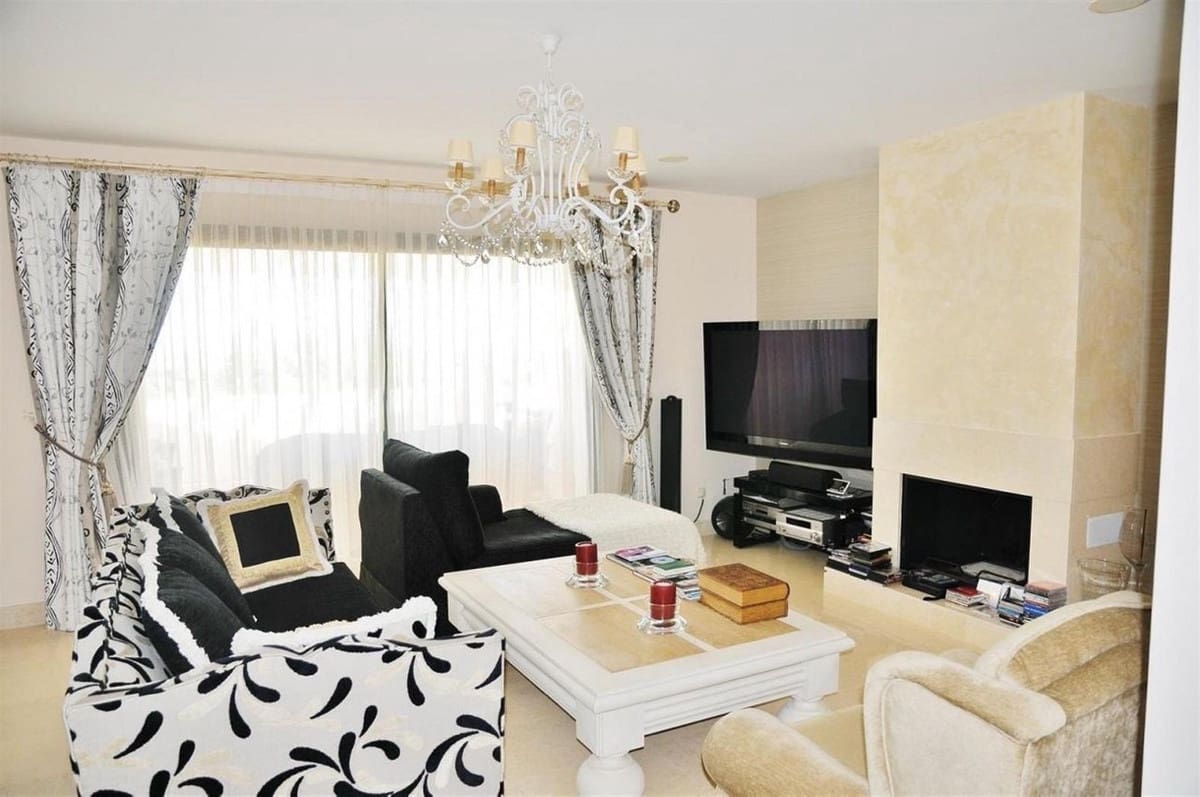 Ático de 4 habitaciones en Benahavís en venta con piscina - 1.790.000 € (Ref: 9691428)