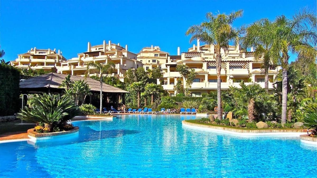 Ático de 4 habitaciones en Benahavís en venta con piscina - 1.790.000 € (Ref: 9691428)