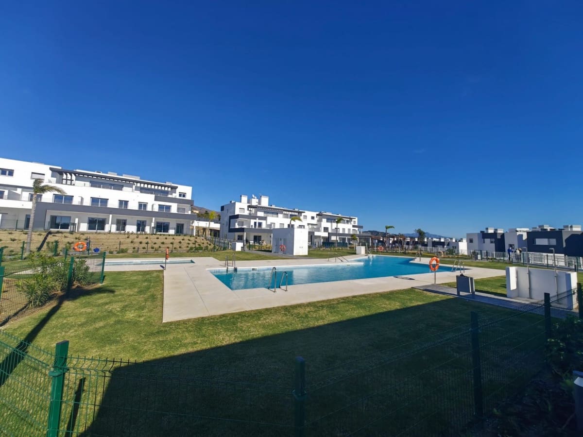 2 sovrum Takvåning till salu i Estepona med pool garage - 545 000 € (Ref: 9691504)