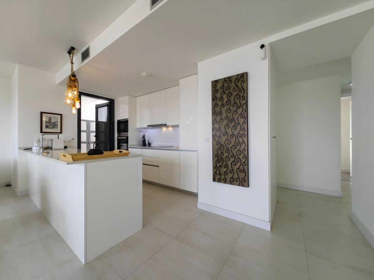 3 bedroom Penthouse for sale in Estepona with pool garage - € 630,000 (Ref: 9691571)