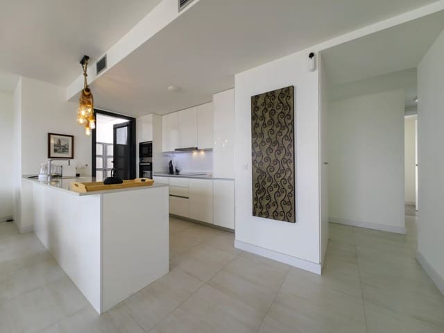 3 bedroom Penthouse for sale in Estepona with pool garage - € 630,000 (Ref: 9691571)