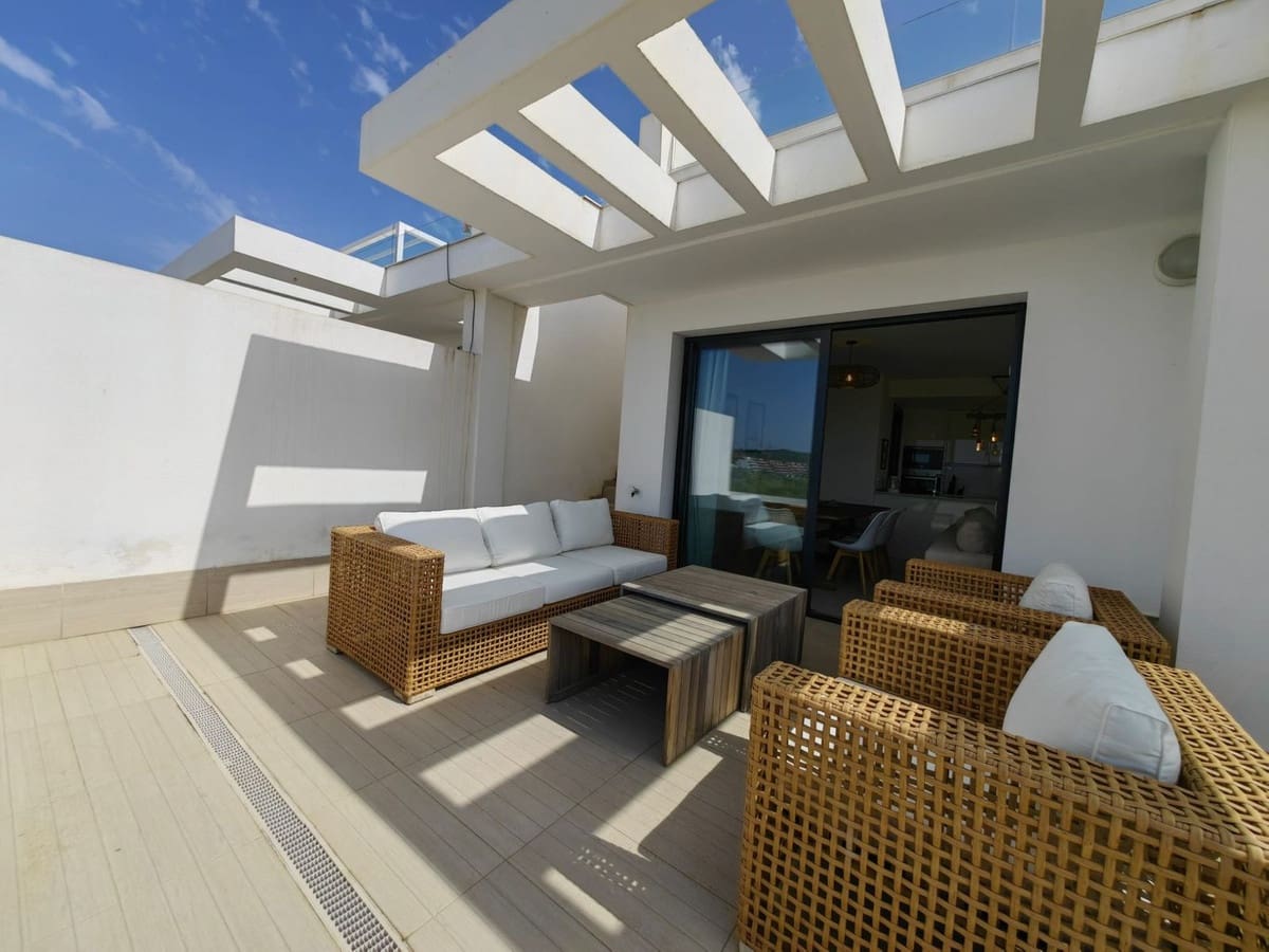 3 bedroom Penthouse for sale in Estepona with pool garage - € 630,000 (Ref: 9691571)