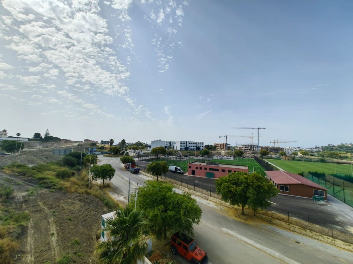 3 bedroom Penthouse for sale in Estepona with pool garage - € 630,000 (Ref: 9691571)