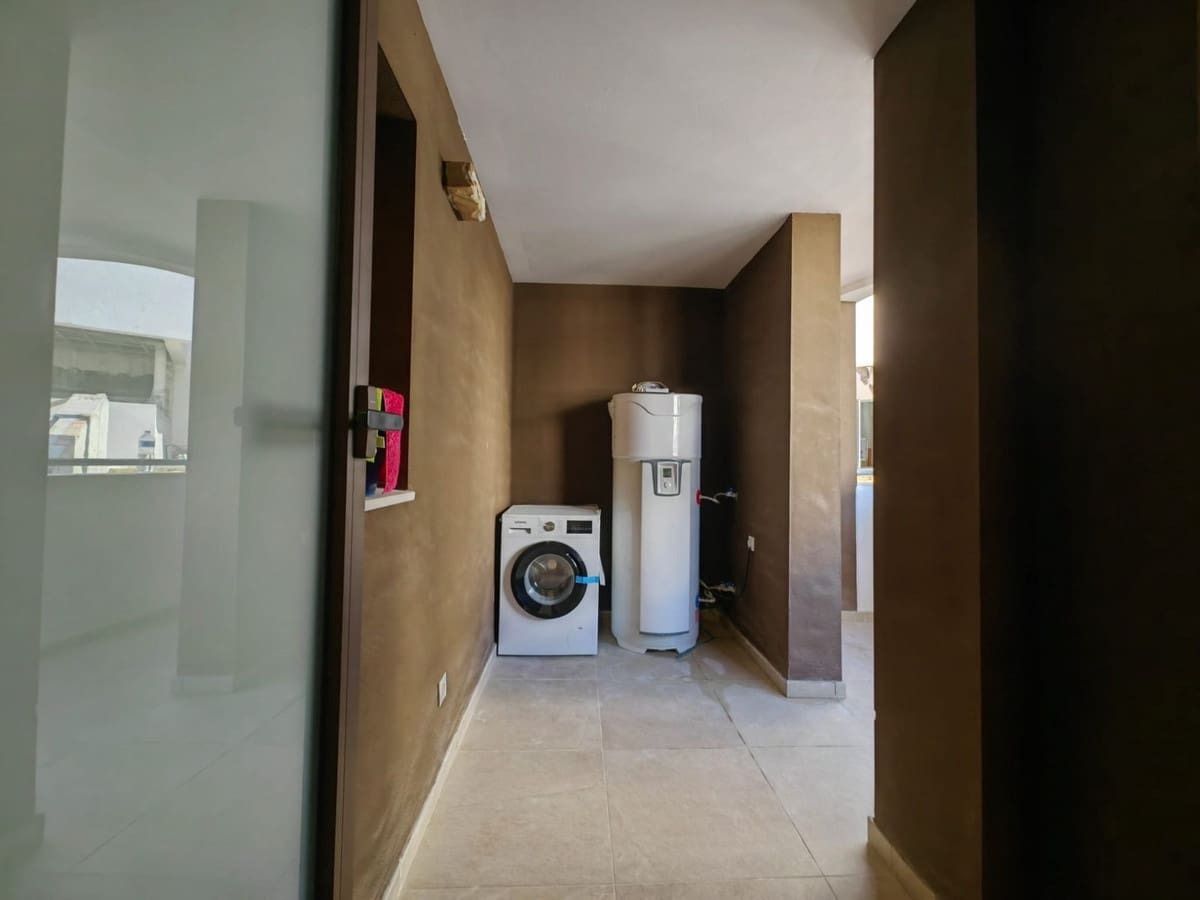 4 bedroom Apartment for sale in Estepona with pool garage - € 950,000 (Ref: 9691577)