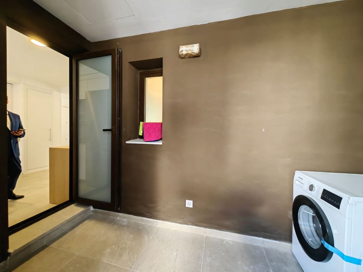 4 bedroom Apartment for sale in Estepona with pool garage - € 950,000 (Ref: 9691577)