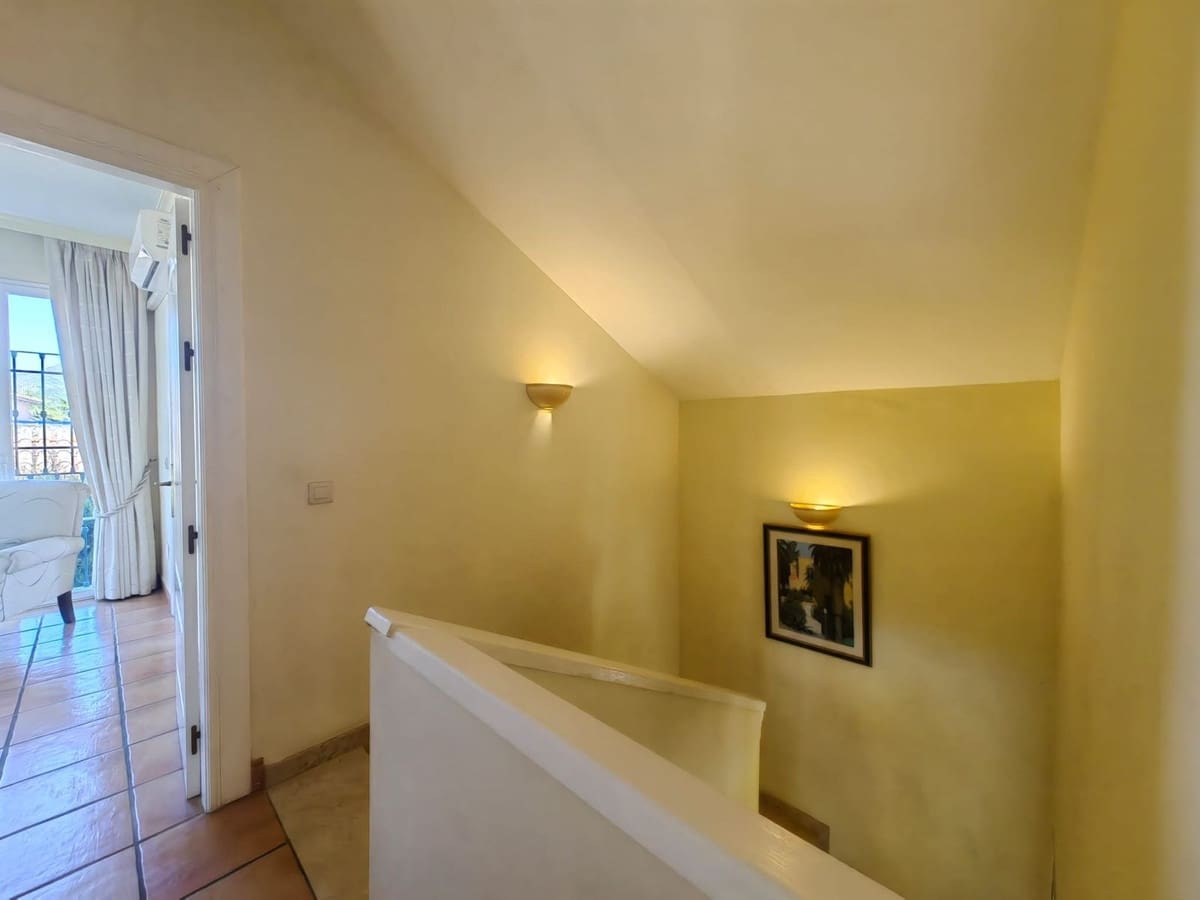 3 soverom Villa til salgs i Estepona med svømmebasseng garasje - € 1 200 000 (Ref: 9691586)