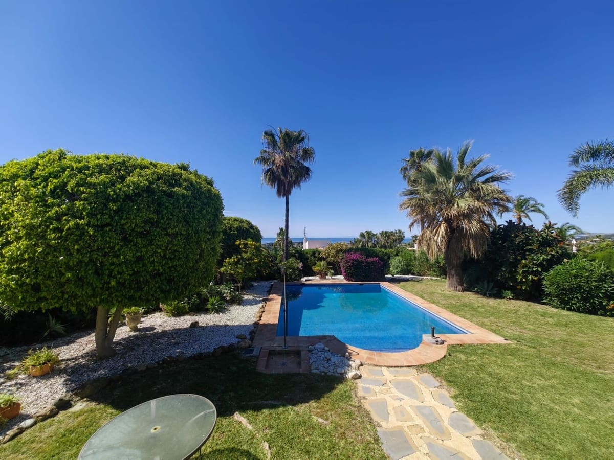 3 soverom Villa til salgs i Estepona med svømmebasseng garasje - € 1 200 000 (Ref: 9691586)