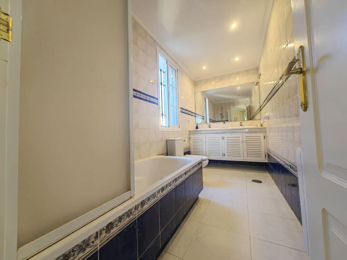 3 soverom Villa til salgs i Estepona med svømmebasseng garasje - € 1 200 000 (Ref: 9691586)