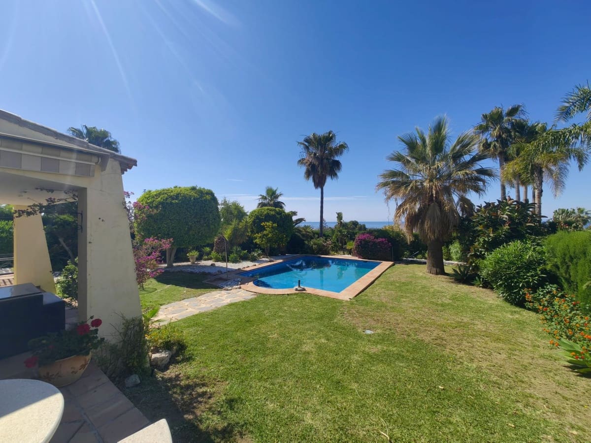 3 soverom Villa til salgs i Estepona med svømmebasseng garasje - € 1 200 000 (Ref: 9691586)
