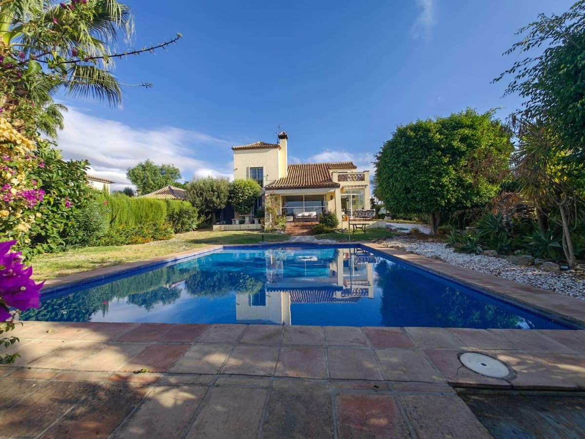 3 soverom Villa til salgs i Estepona med svømmebasseng garasje - € 1 200 000 (Ref: 9691586)