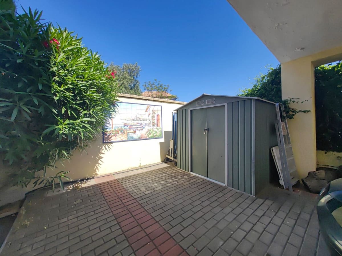 3 soverom Villa til salgs i Estepona med svømmebasseng garasje - € 1 200 000 (Ref: 9691586)