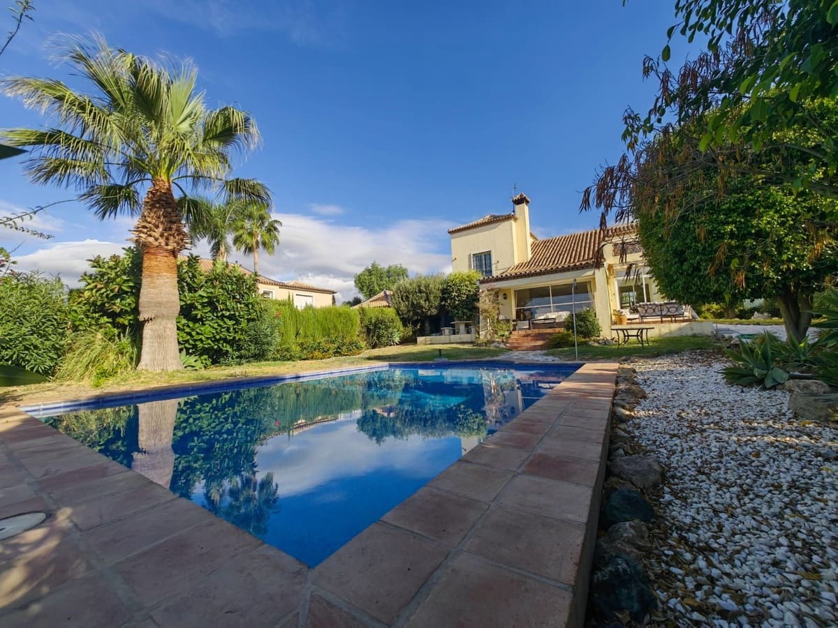 3 soverom Villa til salgs i Estepona med svømmebasseng garasje - € 1 200 000 (Ref: 9691586)