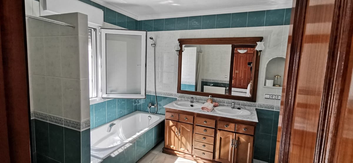 5 quarto Moradia para venda em Estepona com piscina garagem - 2 600 000 € (Ref: 9691590)