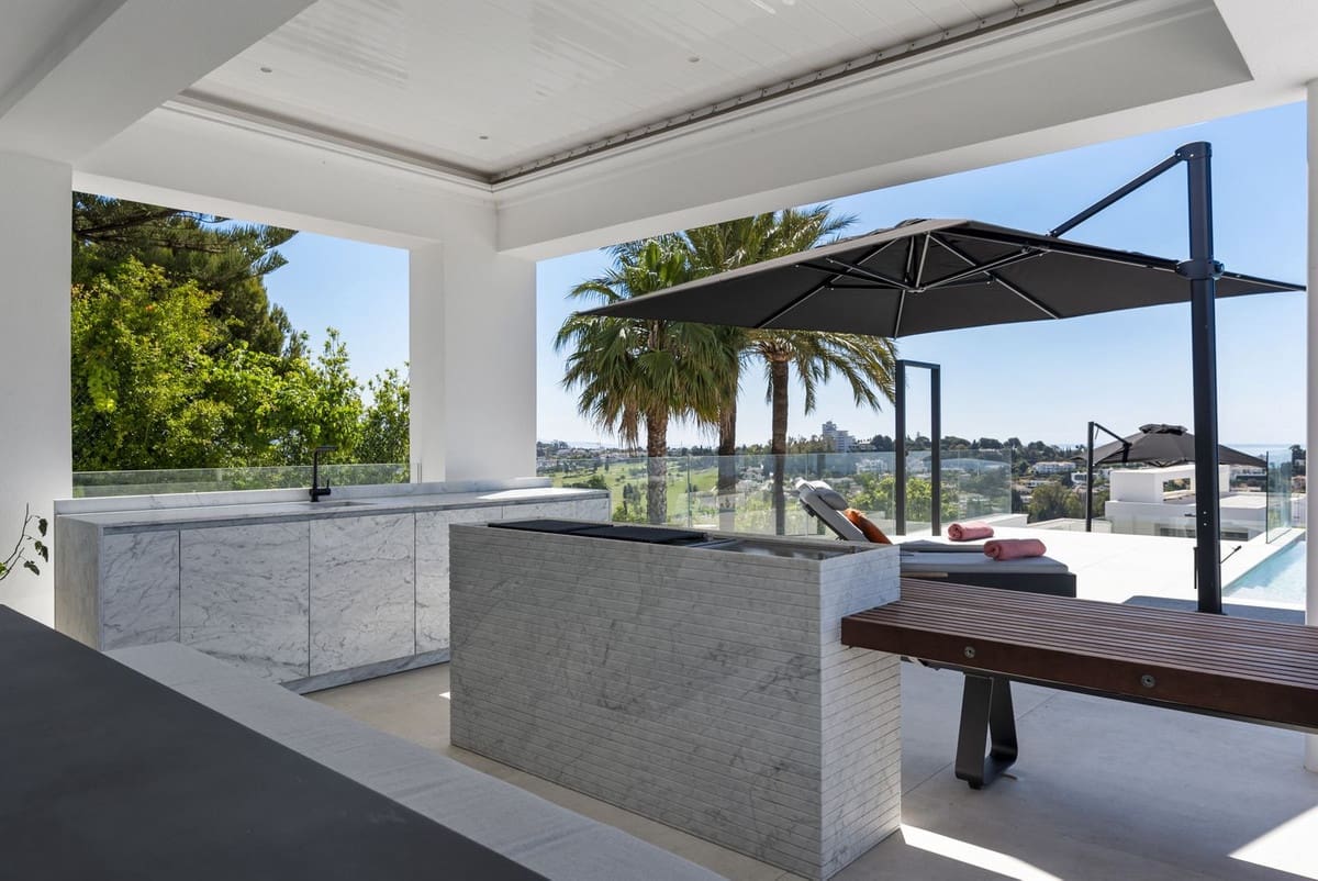 6 Zimmer Villa zu verkaufen in El Paraiso mit Pool Garage - 1.158.000 € (Ref: 9691592)