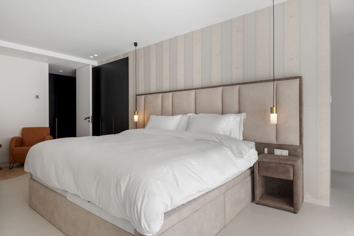 6 Zimmer Villa zu verkaufen in El Paraiso mit Pool Garage - 1.158.000 € (Ref: 9691592)