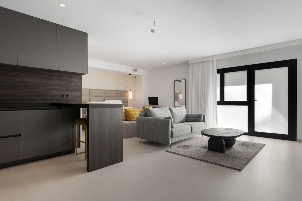 6 Zimmer Villa zu verkaufen in El Paraiso mit Pool Garage - 1.158.000 € (Ref: 9691592)