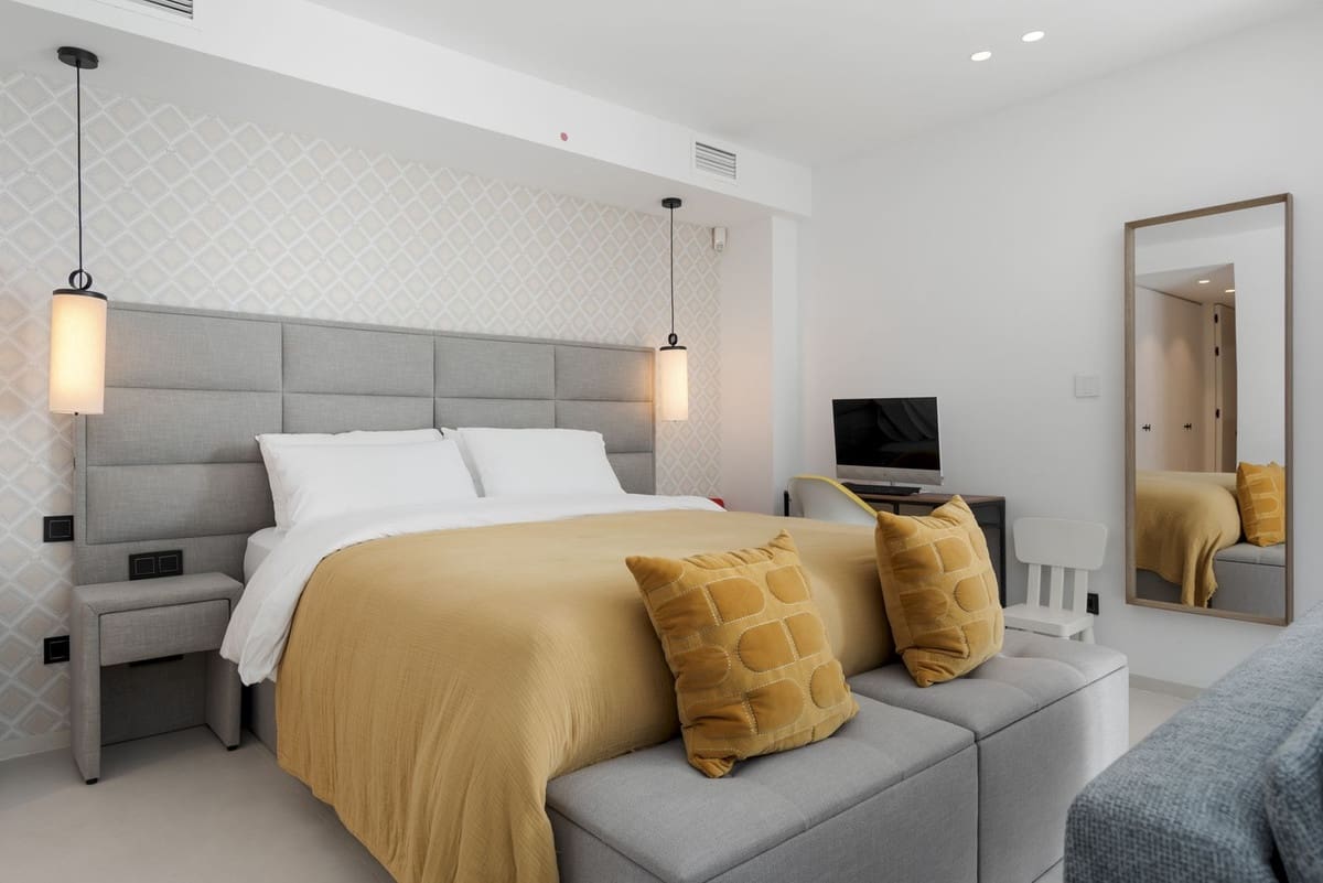 6 Zimmer Villa zu verkaufen in El Paraiso mit Pool Garage - 1.158.000 € (Ref: 9691592)