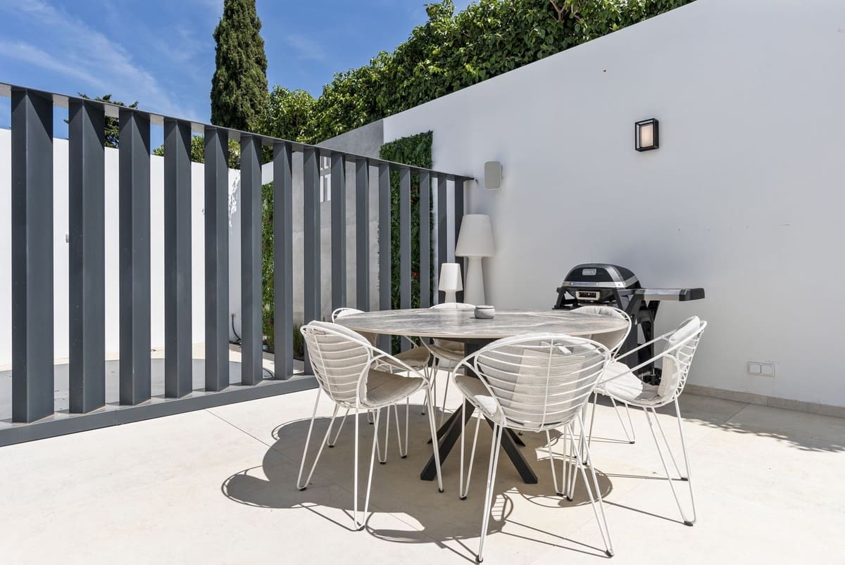 6 Zimmer Villa zu verkaufen in El Paraiso mit Pool Garage - 1.158.000 € (Ref: 9691592)