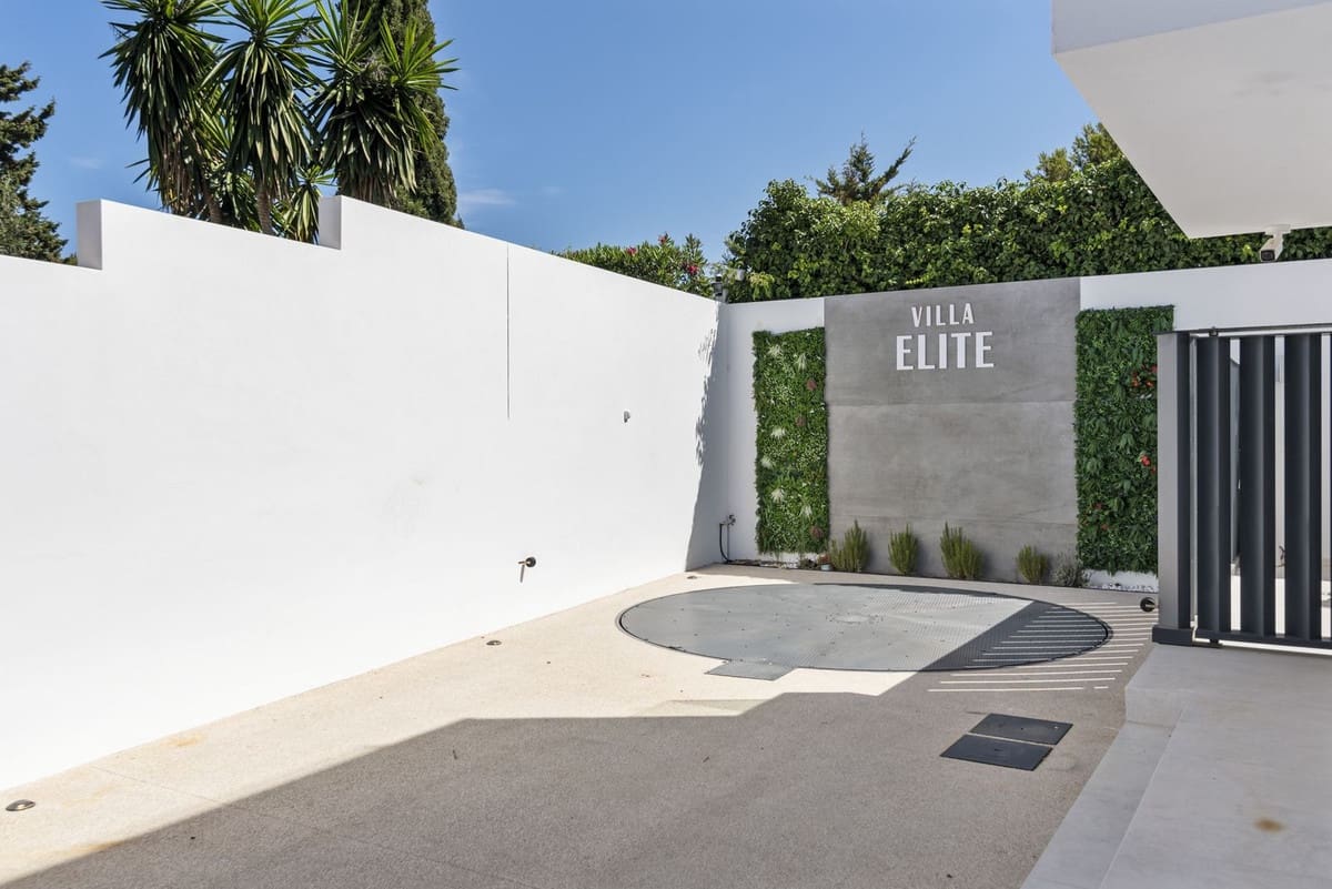 6 Zimmer Villa zu verkaufen in El Paraiso mit Pool Garage - 1.158.000 € (Ref: 9691592)