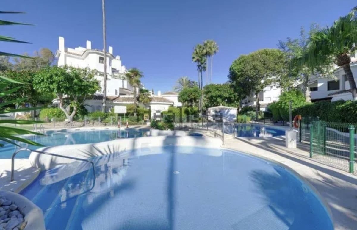3 sypialnia Apartament na sprzedaż w Marbella z basenem - 780 000 € (Ref: 9691594)