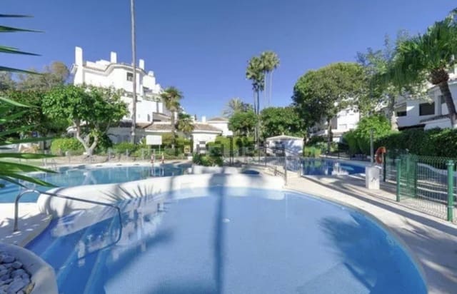 3 sypialnia Apartament na sprzedaż w Marbella z basenem - 780 000 € (Ref: 9691594)