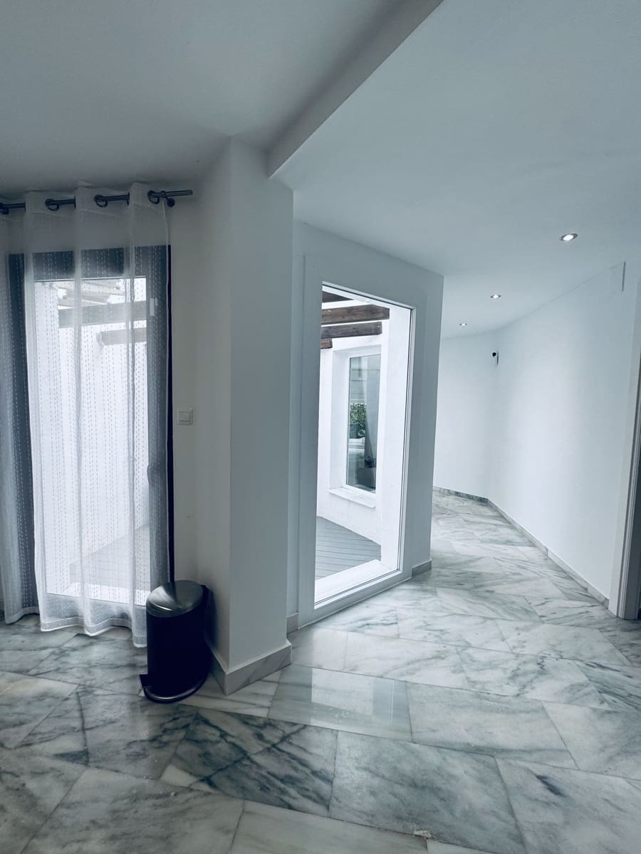 3 sypialnia Apartament na sprzedaż w Marbella z basenem - 780 000 € (Ref: 9691594)