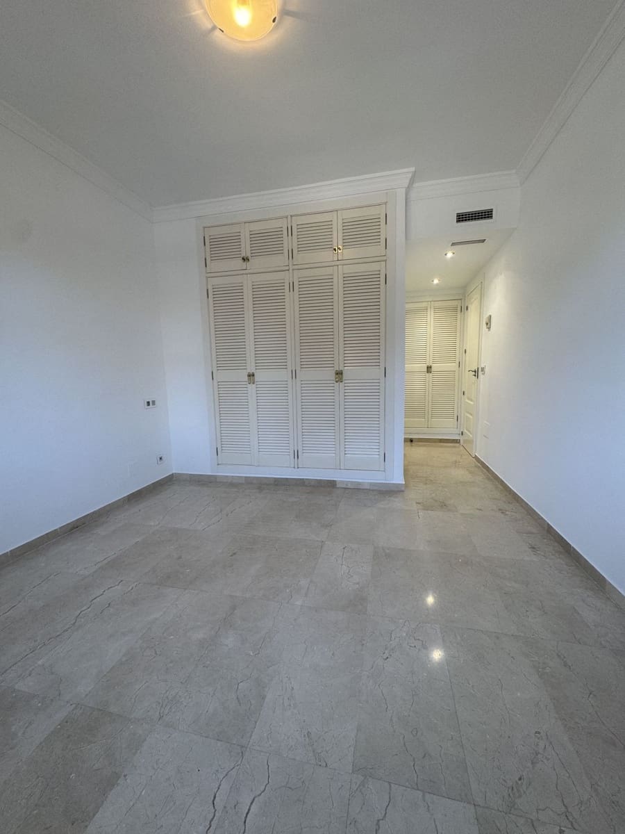 5 sovrum Hus till salu i Marbella med pool garage - 850 000 € (Ref: 9691596)