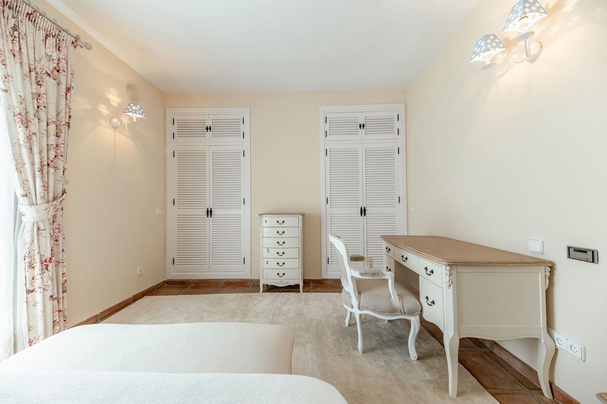 5 Zimmer Villa zu verkaufen in Bahia de Marbella mit Pool Garage - 3.595.000 € (Ref: 9691605)