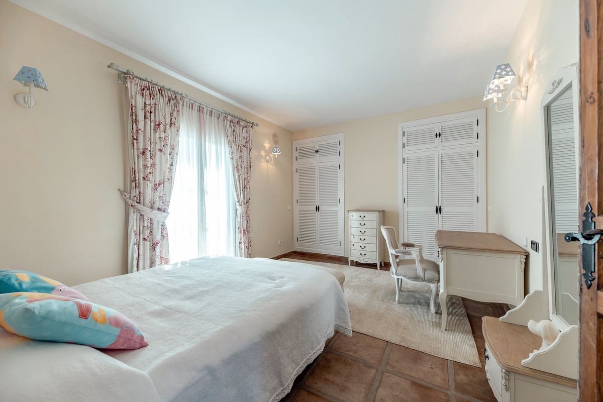 5 Zimmer Villa zu verkaufen in Bahia de Marbella mit Pool Garage - 3.595.000 € (Ref: 9691605)