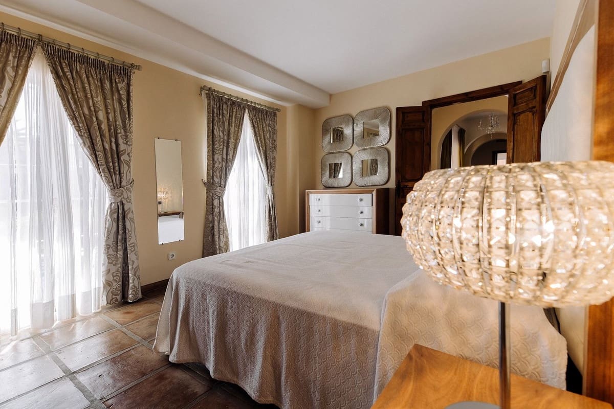 5 Zimmer Villa zu verkaufen in Bahia de Marbella mit Pool Garage - 3.595.000 € (Ref: 9691605)