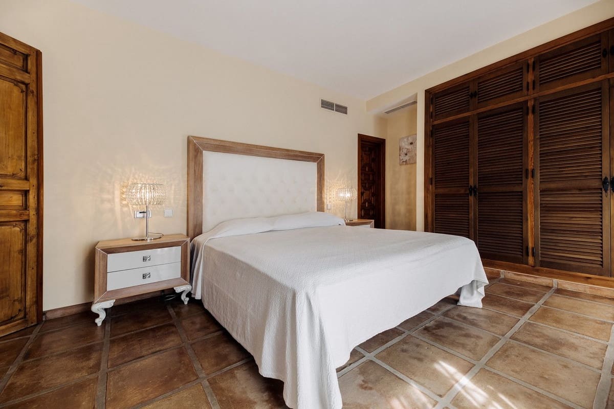 5 Zimmer Villa zu verkaufen in Bahia de Marbella mit Pool Garage - 3.595.000 € (Ref: 9691605)