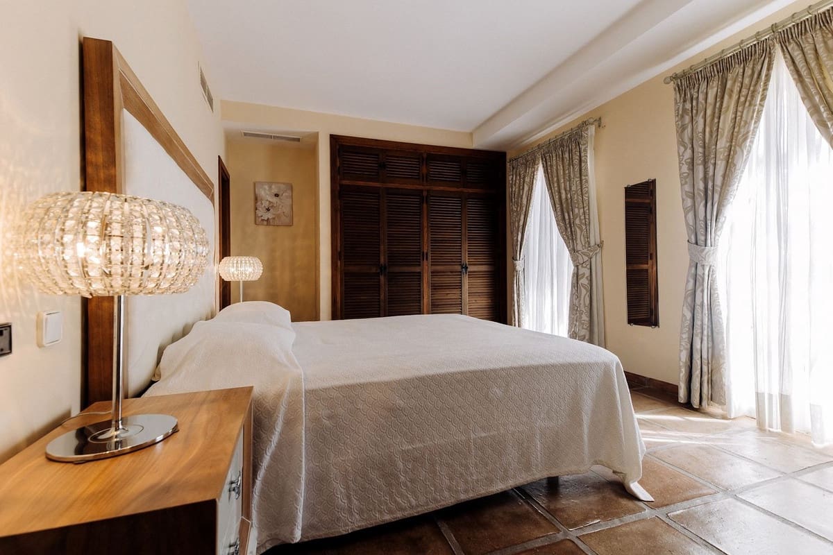 5 Zimmer Villa zu verkaufen in Bahia de Marbella mit Pool Garage - 3.595.000 € (Ref: 9691605)