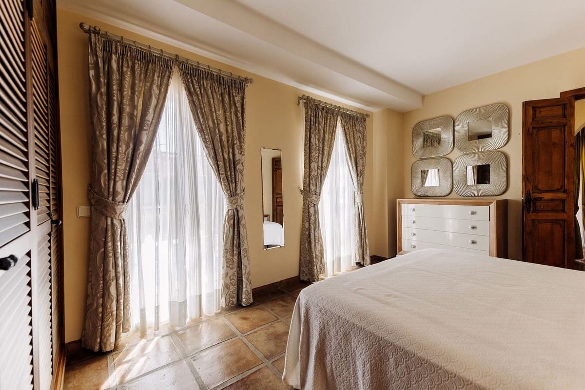 5 Zimmer Villa zu verkaufen in Bahia de Marbella mit Pool Garage - 3.595.000 € (Ref: 9691605)