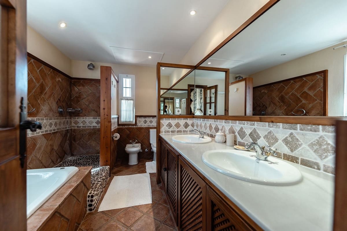 5 Zimmer Villa zu verkaufen in Bahia de Marbella mit Pool Garage - 3.595.000 € (Ref: 9691605)