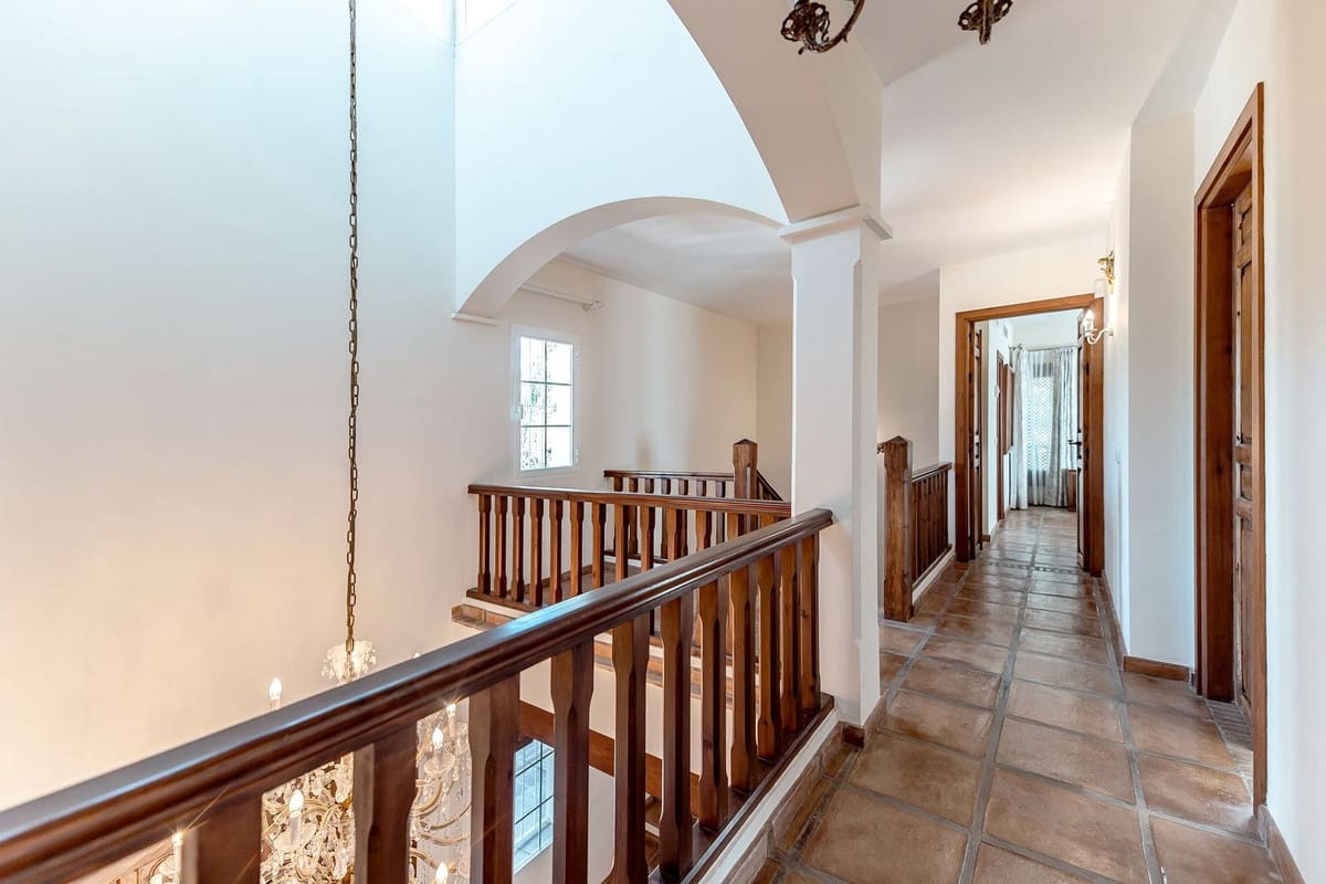 5 Zimmer Villa zu verkaufen in Bahia de Marbella mit Pool Garage - 3.595.000 € (Ref: 9691605)