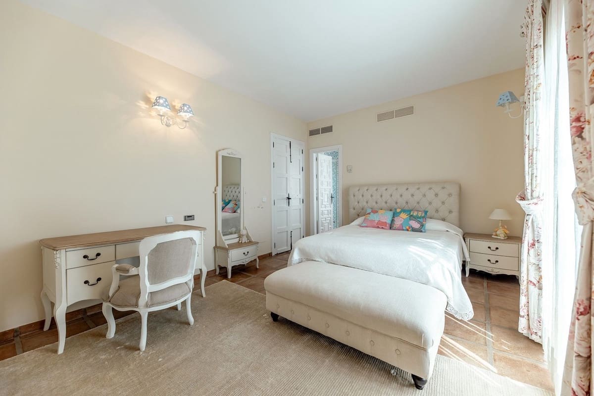 5 Zimmer Villa zu verkaufen in Bahia de Marbella mit Pool Garage - 3.595.000 € (Ref: 9691605)