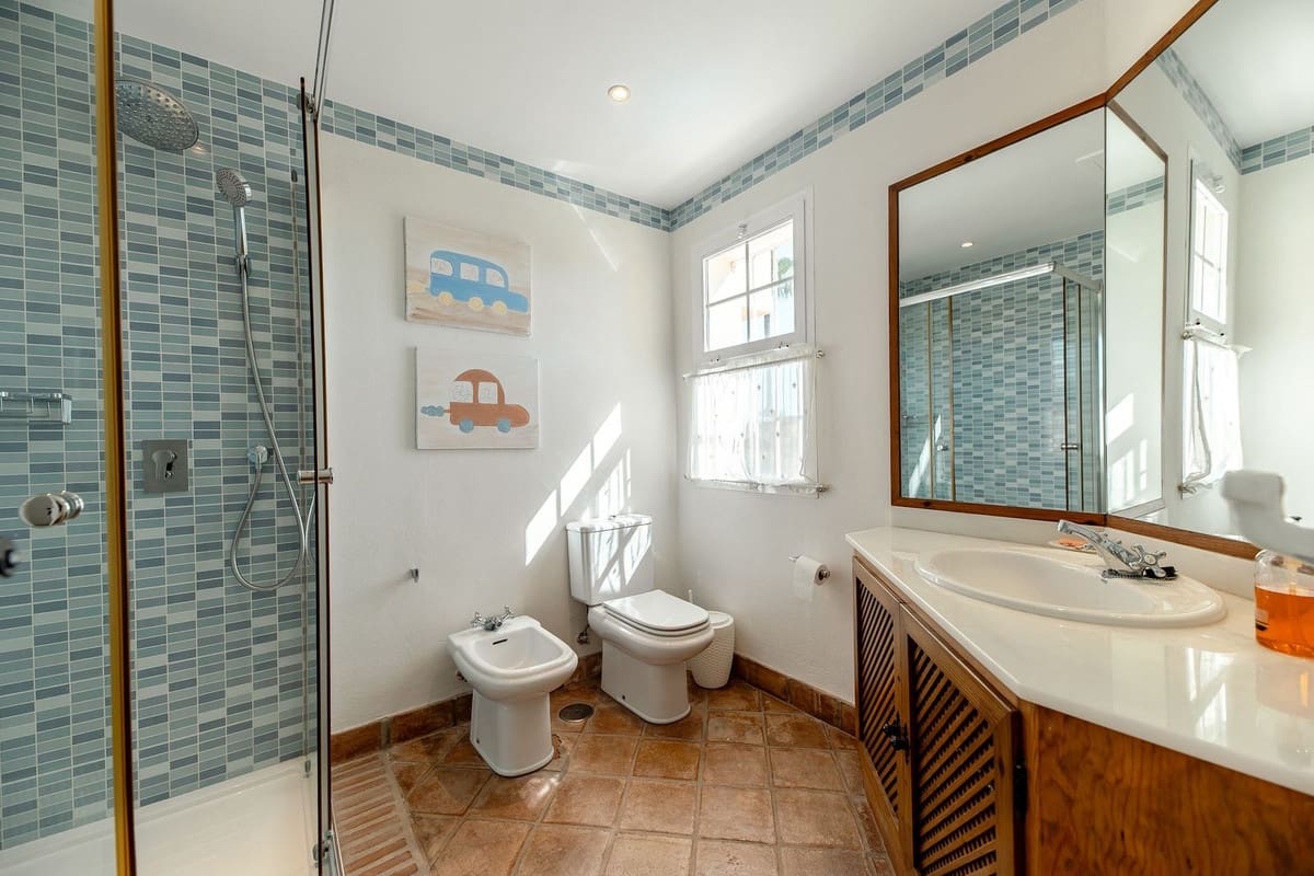 5 Zimmer Villa zu verkaufen in Bahia de Marbella mit Pool Garage - 3.595.000 € (Ref: 9691605)