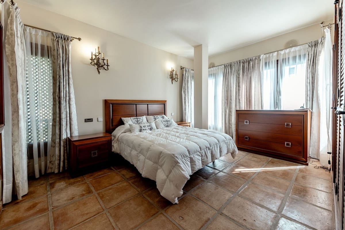 5 Zimmer Villa zu verkaufen in Bahia de Marbella mit Pool Garage - 3.595.000 € (Ref: 9691605)