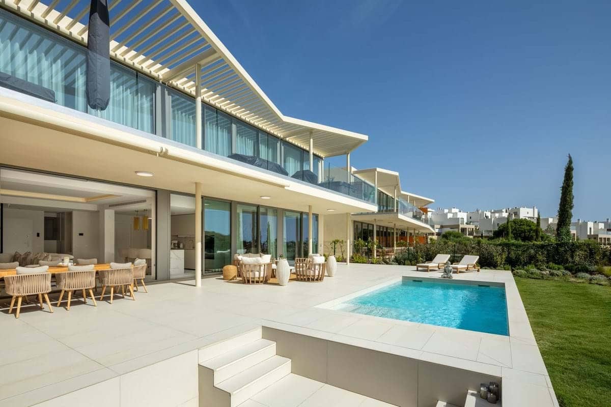 3 bedroom Apartment for sale in Benalmadena with pool garage - € 1,450,000 (Ref: 9694010)