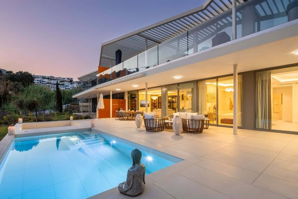 3 bedroom Apartment for sale in Benalmadena with pool garage - € 1,450,000 (Ref: 9694010)