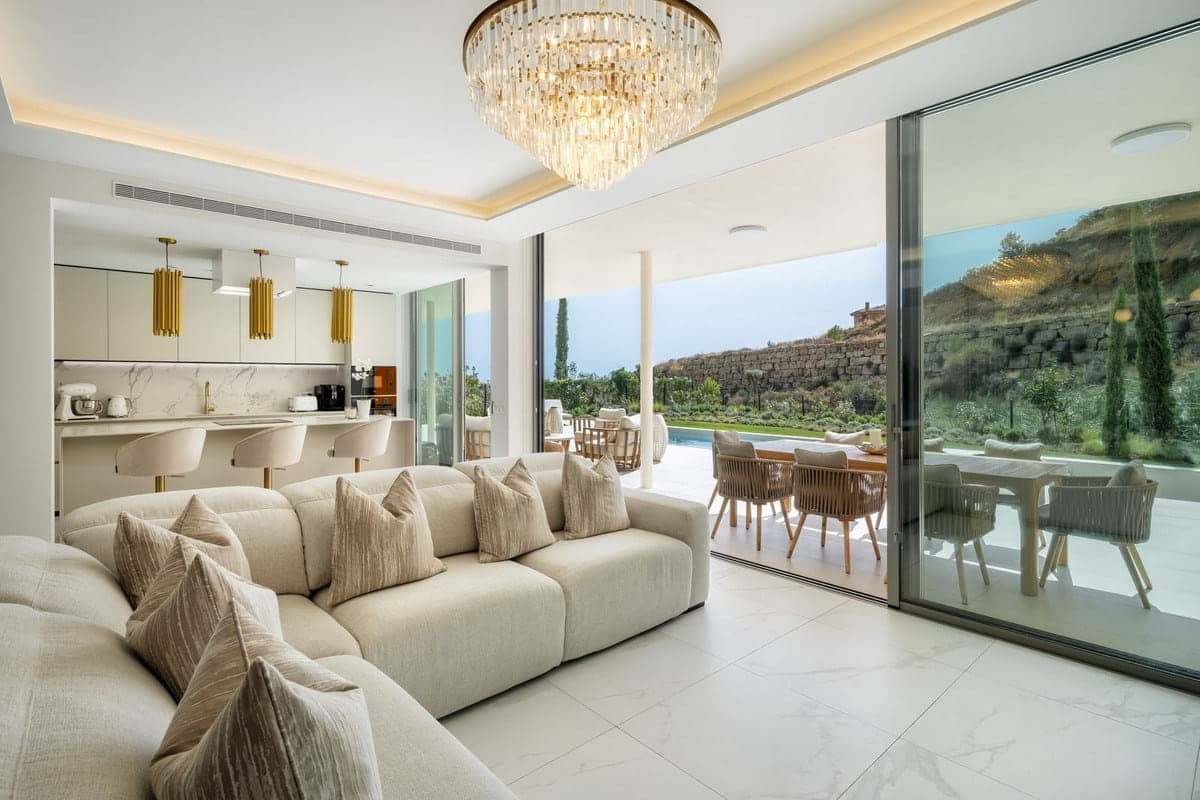 3 bedroom Apartment for sale in Benalmadena with pool garage - € 1,450,000 (Ref: 9694010)