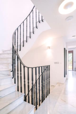 4 soverom Kjedet enebolig til salgs i Golden Mile, Marbella med svømmebasseng garasje - € 1 700 000 (Ref: 9694011)